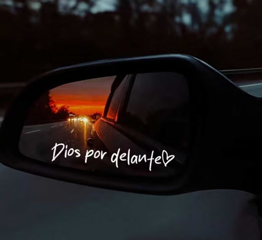 Pegatina Dios por delante blanca