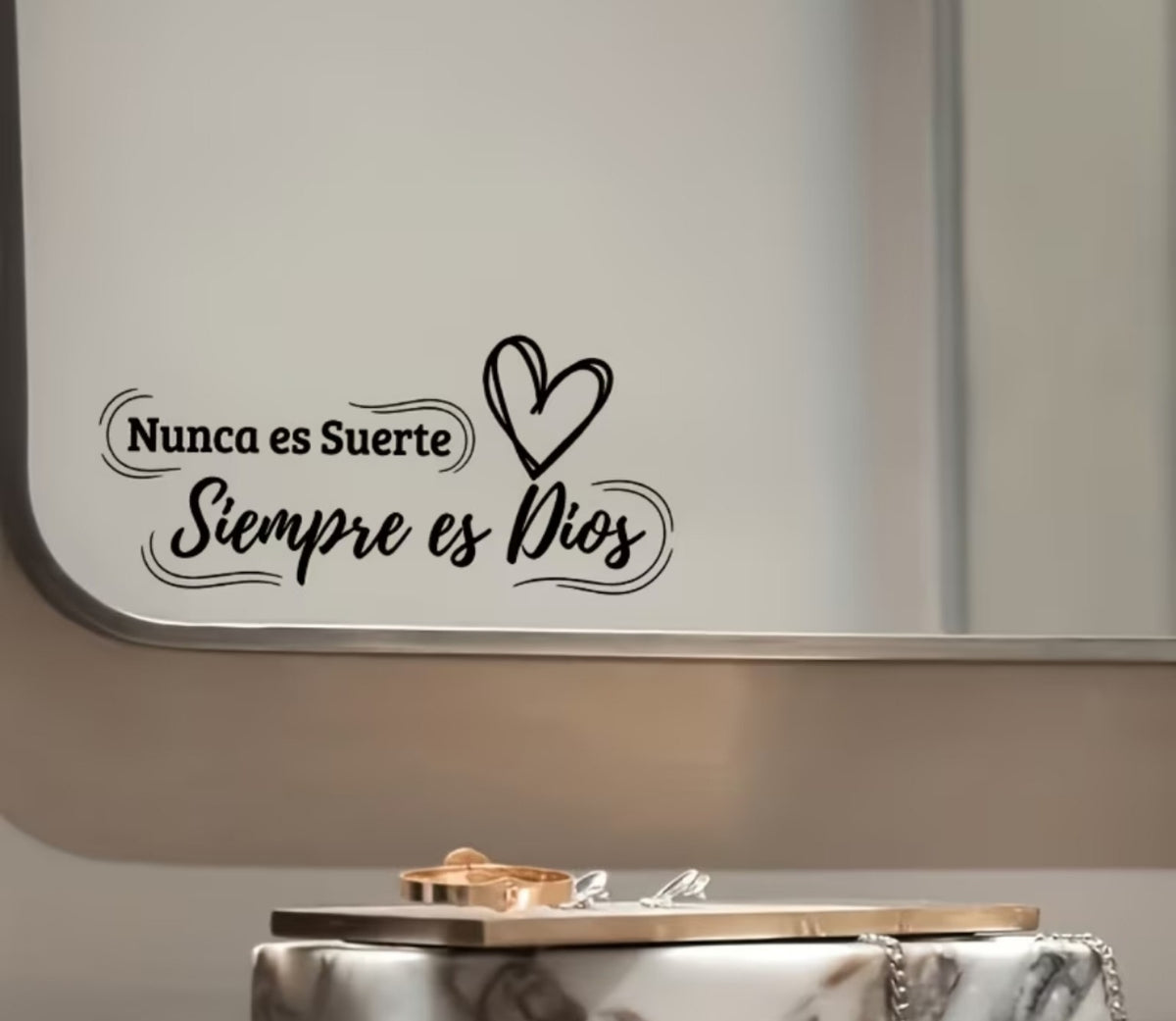Pegatina negra Nunca es suerte, siempre es Dios