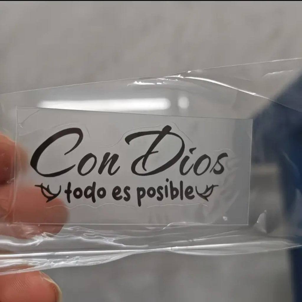 Fotografía real de la pegatina Con Dios todo es posible negra
