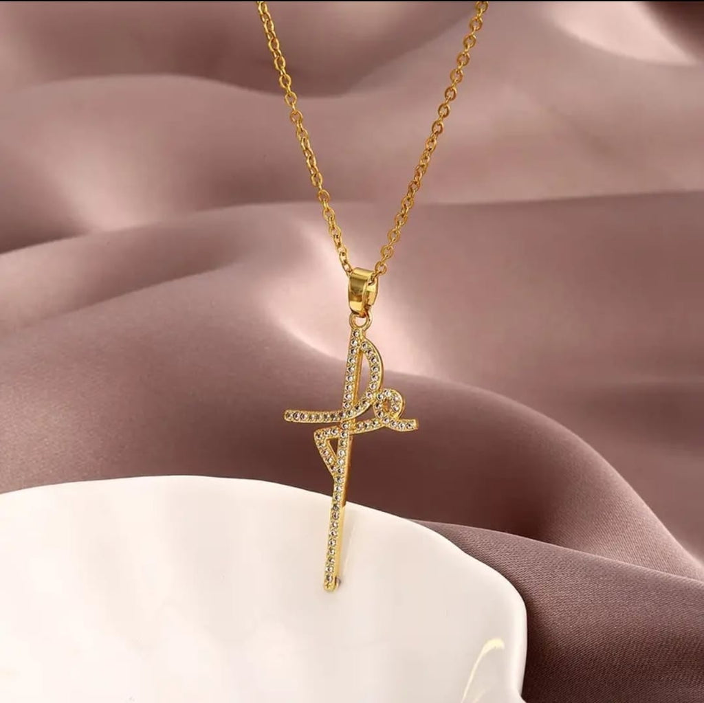 Collar Tabita | Cruz Dorada con Corazón — Sólo en Ti Confío ✝️✨