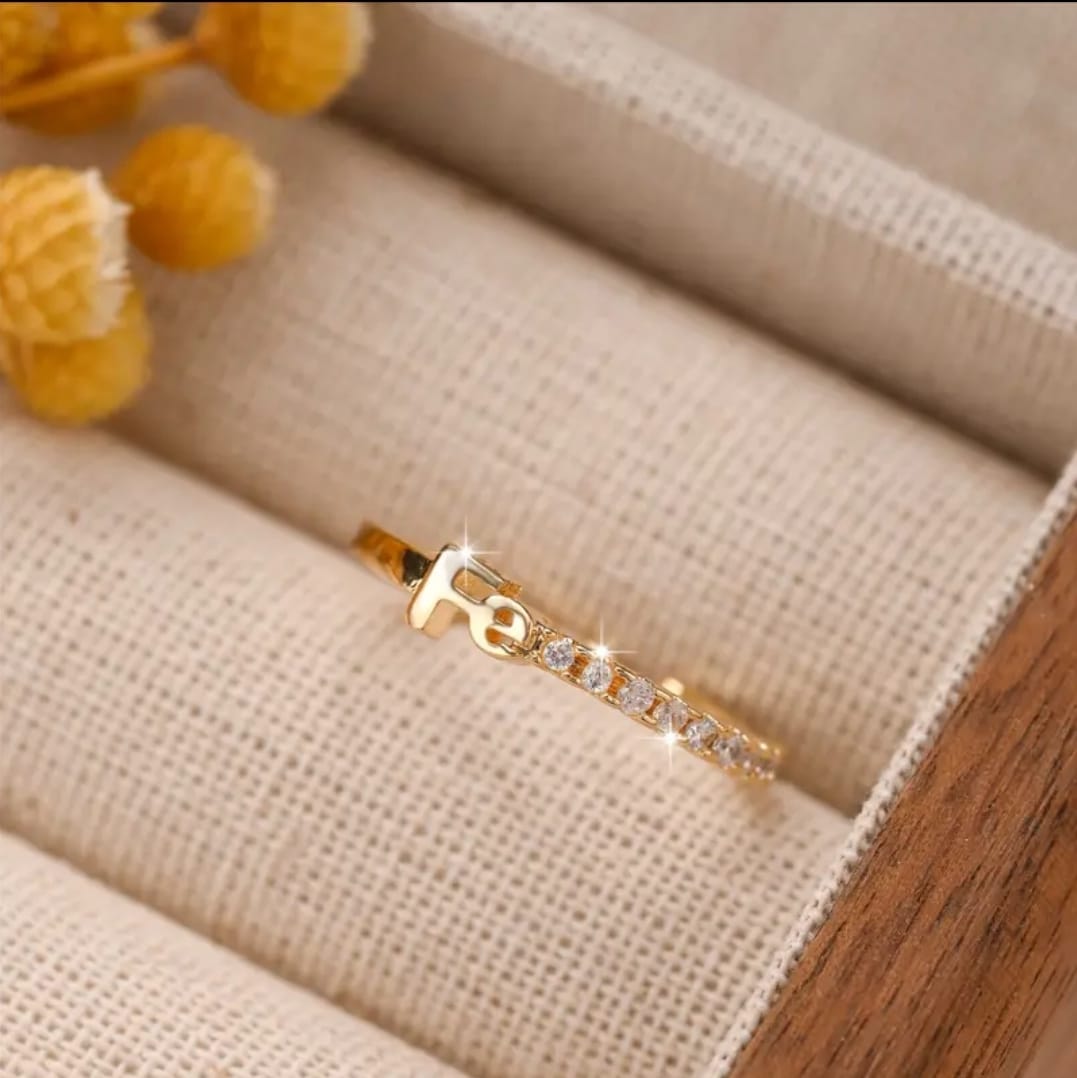 Anillo Ajustable "Fe" con Circonias — Dorado