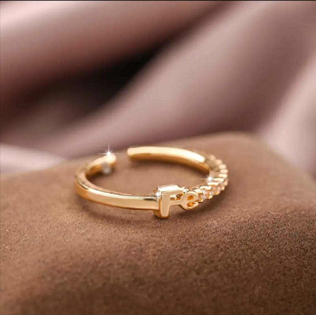 Anillo Ajustable "Fe" con Circonias — Dorado