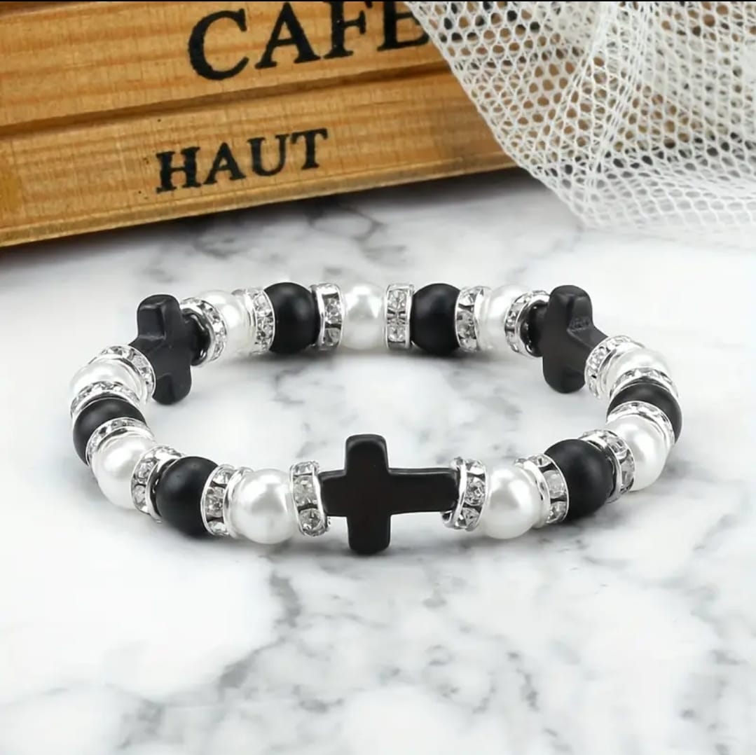 Cruces & Perlas con Brillo de Realeza