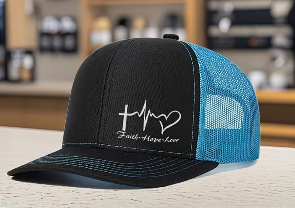 🧢 Jockey Cristiano “Faith • Hope • Love” – Edición Premium