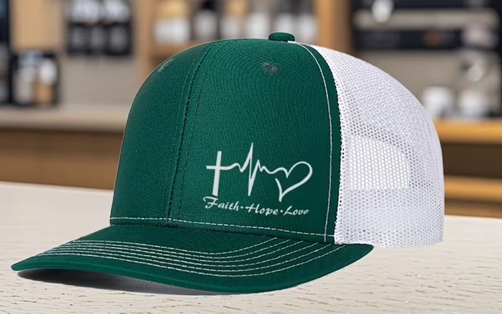 🧢 Jockey Cristiano “Faith • Hope • Love” – Edición Premium