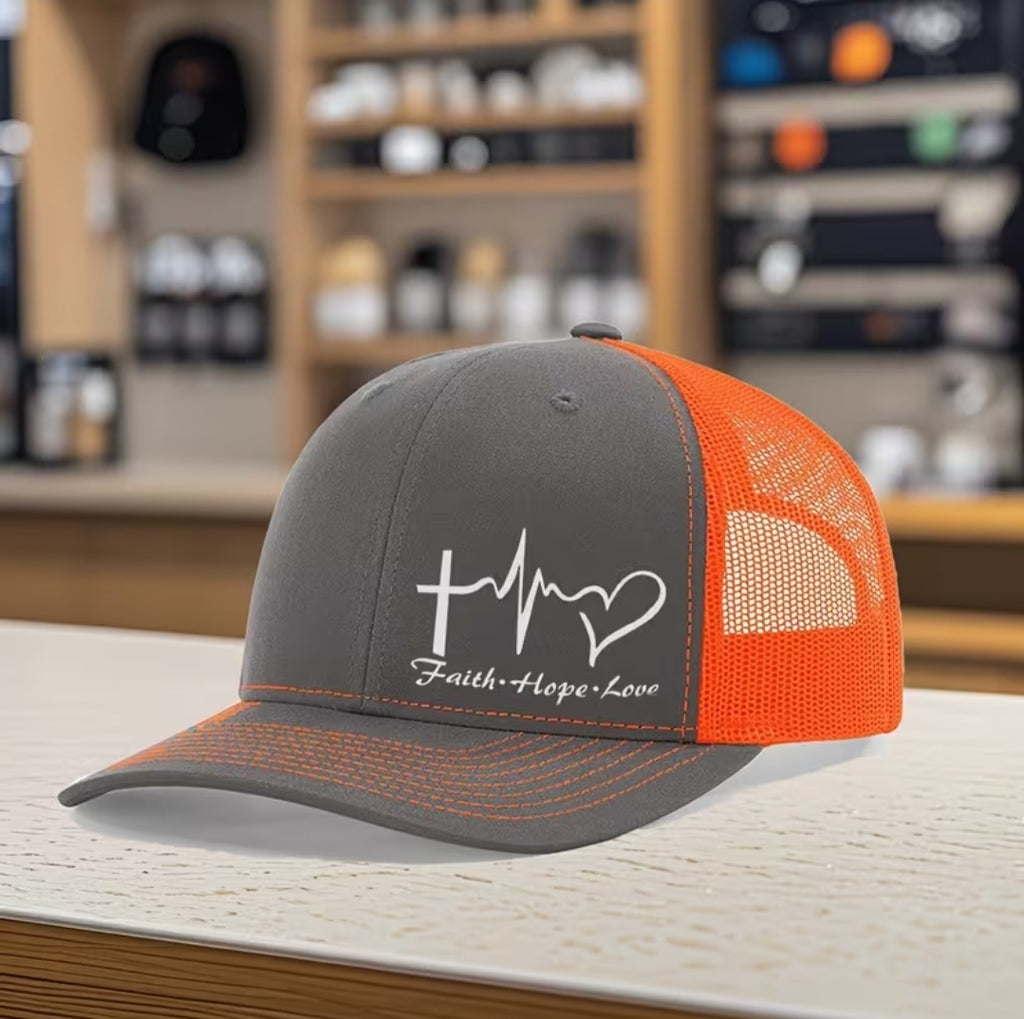 🧢 Jockey Cristiano “Faith • Hope • Love” – Edición Premium