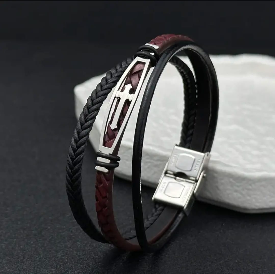 Pulsera Cruz Cuero Trenzado — Zaquéo