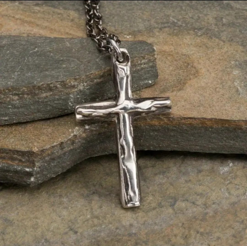 Collar Eliú | Cruz Texturizada en Acero — Ancla para el Alma ✝️⚓