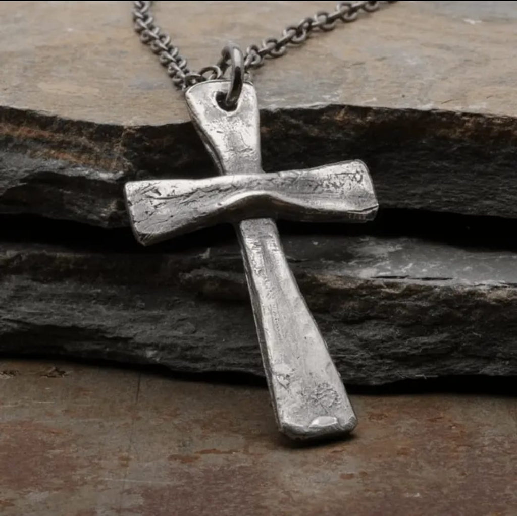 Collar Obed | Cruz Texturizada en Acero — Tu Ancla en la Tormenta ✝️⚓