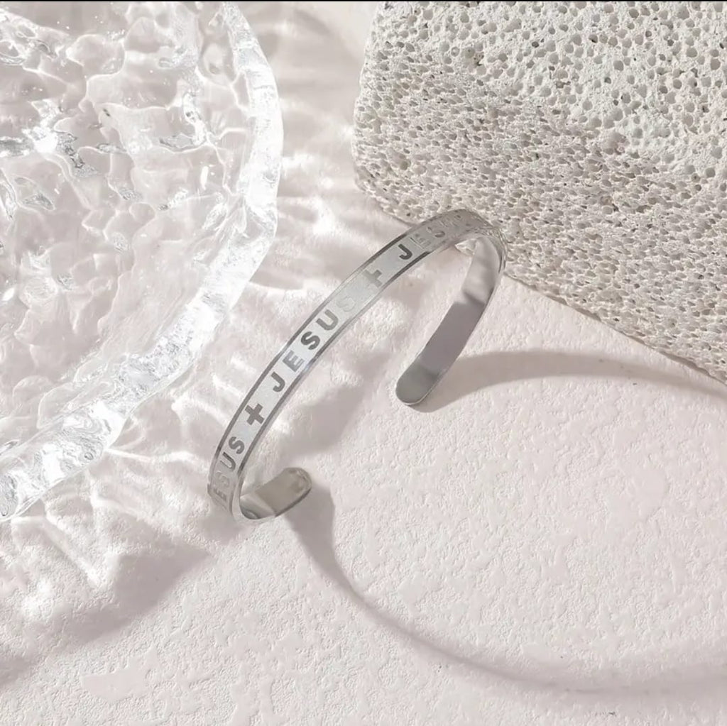 ✝️ Pulsera JESÚS – Un recordatorio de fe en cada instante ✝️