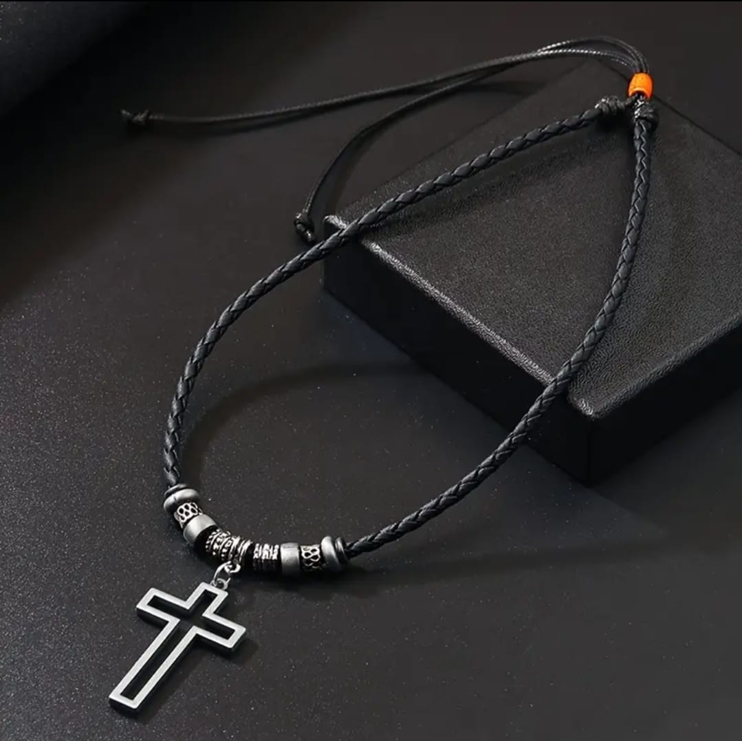 Collar “Cruz Fe Inquebrantable” – Acero Inoxidable & Cuero Negro ✝️