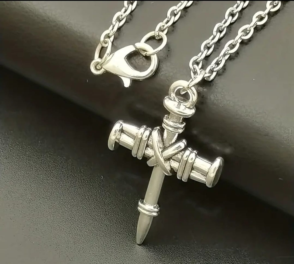 Collar Ehud | Cruz de Clavos en Acero — Sé Fuerte y Valiente ✝️⚔️
