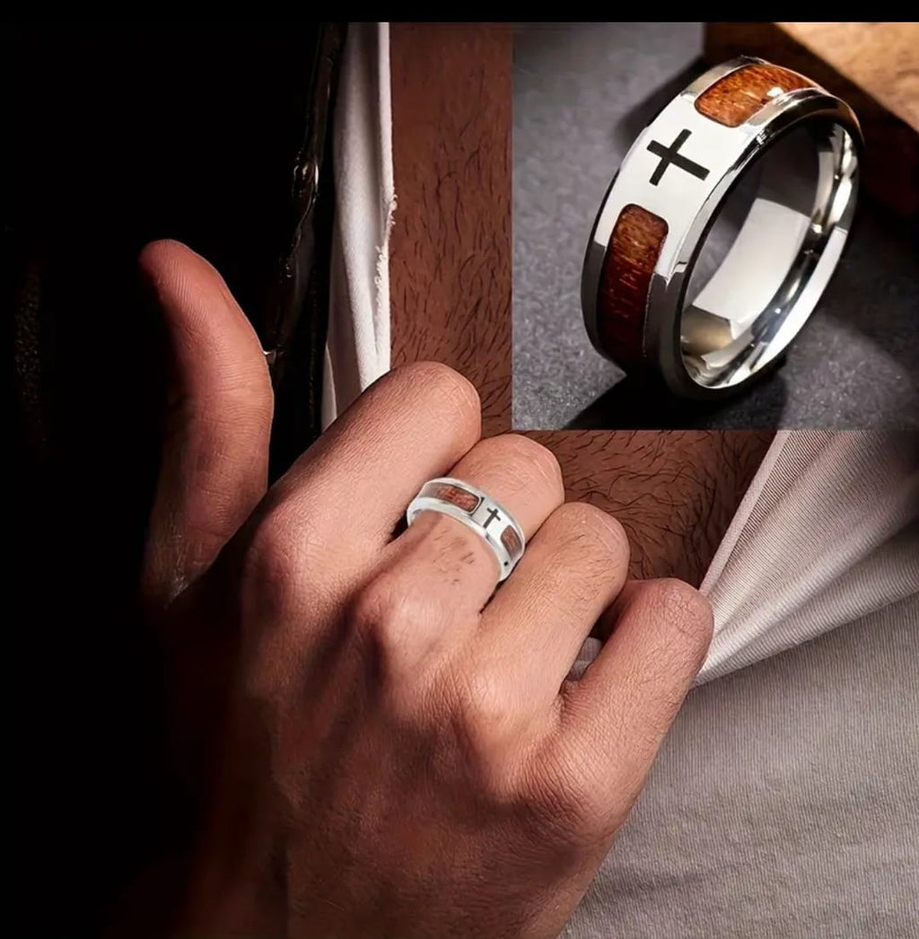 Anillo de acero y madera incluido en el Pack Elías y Eliseo