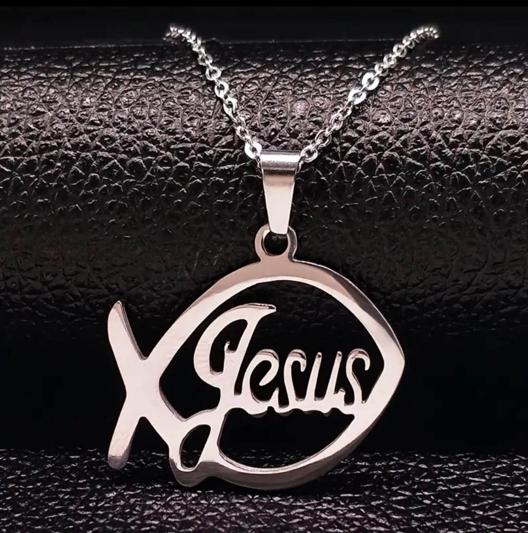 Collar Pez “Jesus” en Acero Inoxidable — Símbolo de Fe, Elegancia y Durabilidad
