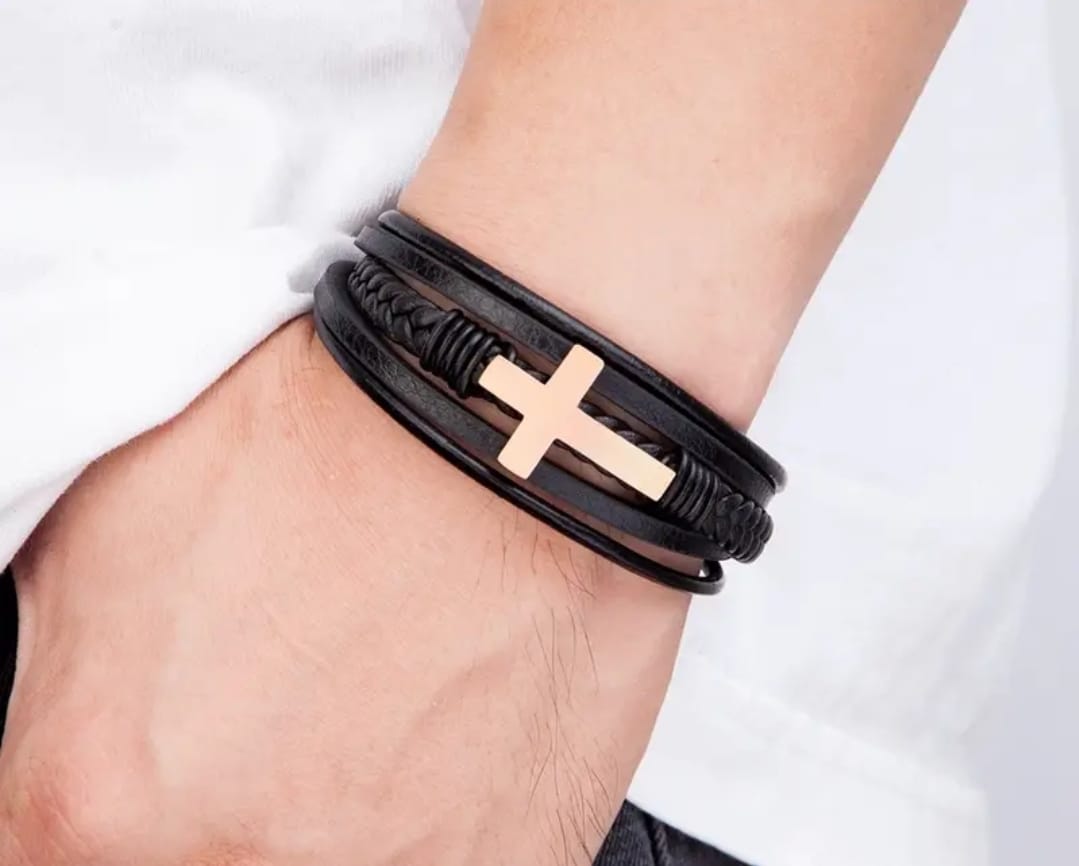 Pulsera Cruz de Fe “Victoria” – Cuero Negro Premium