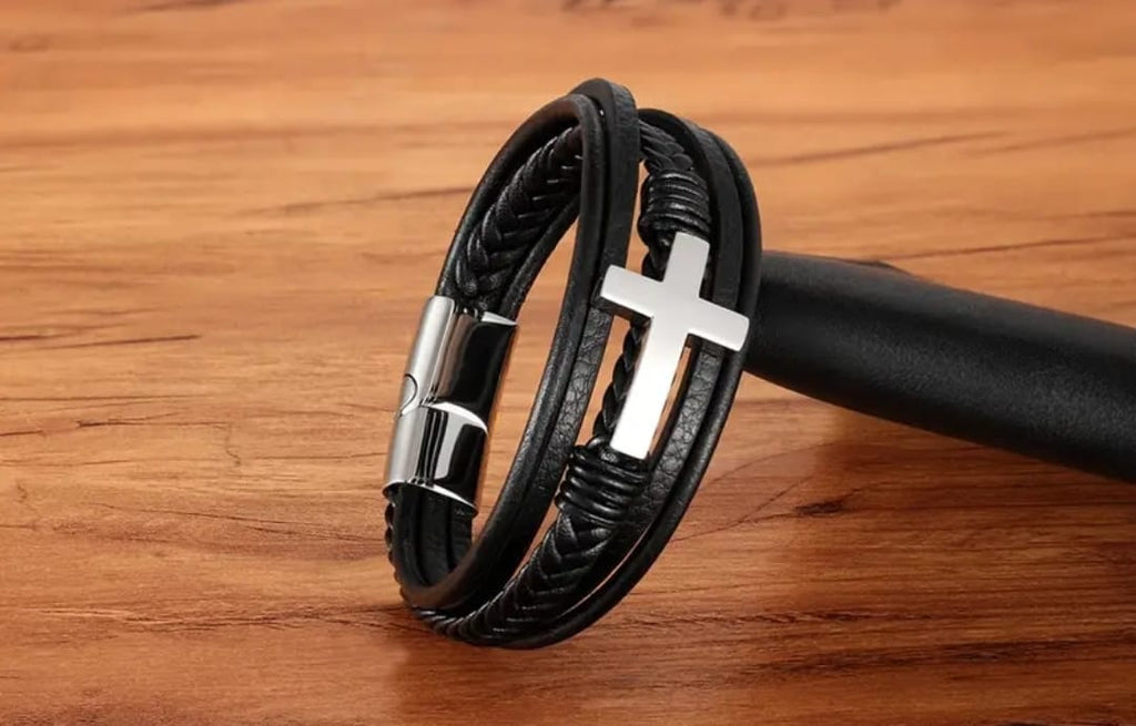 Pulsera Cruz de Fe “Victoria” – Cuero Negro Premium