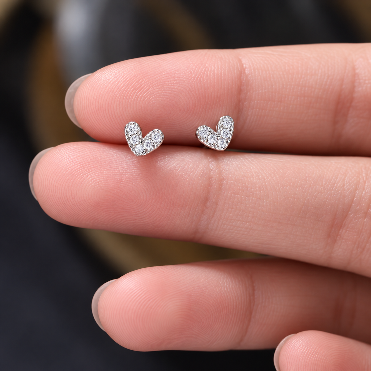Tamaño real aproximado de los Aros Corazón Amada sobre los dedos
