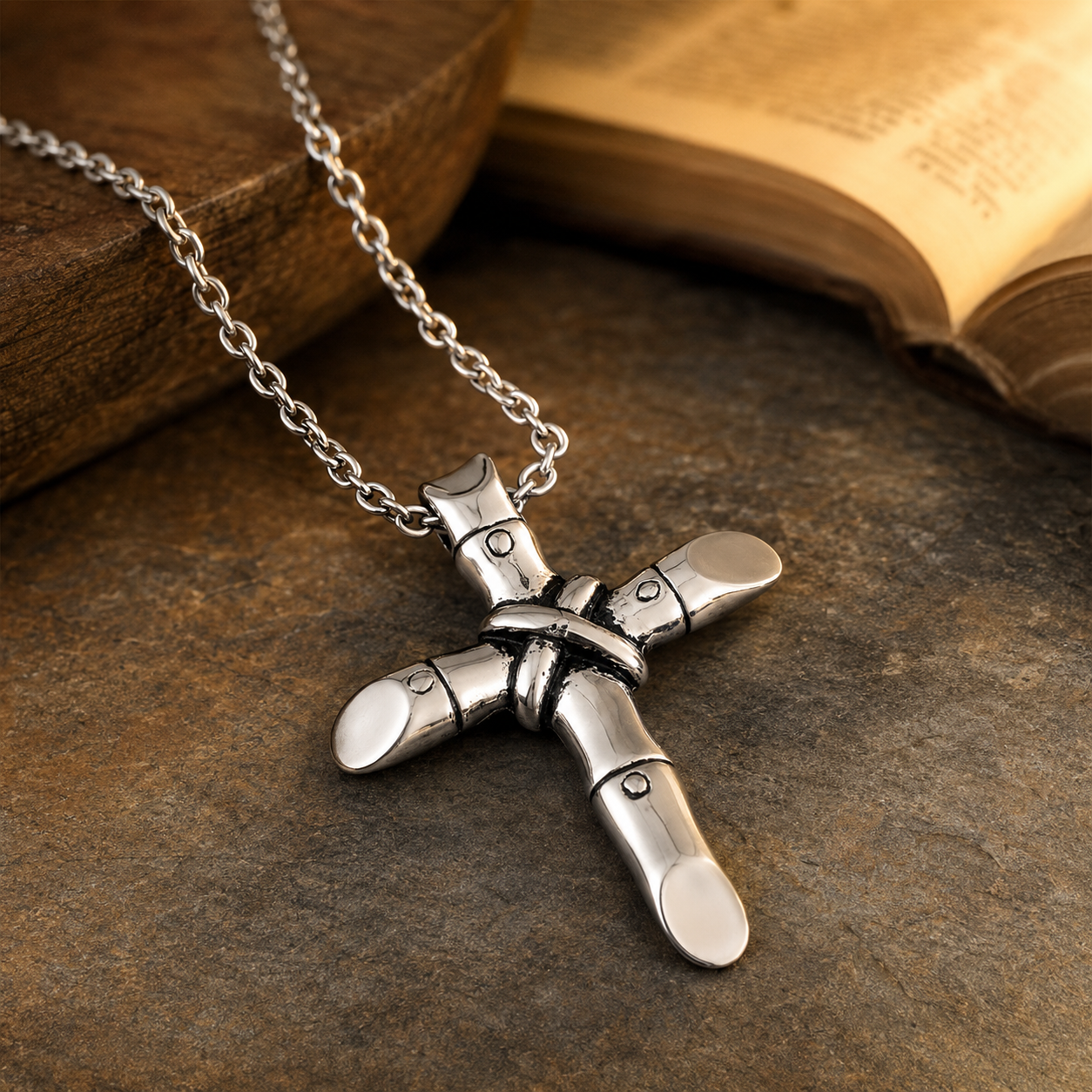 Collar Cruz de Clavos “Sacrificio y Redención” Acero Inoxidable — bible