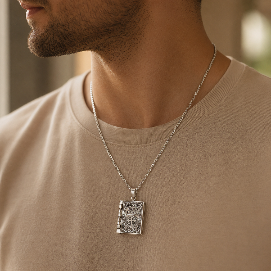 Collar Biblia Eterna | Acero Inoxidable — La Palabra Siempre Contigo ✝️📖 — modelo