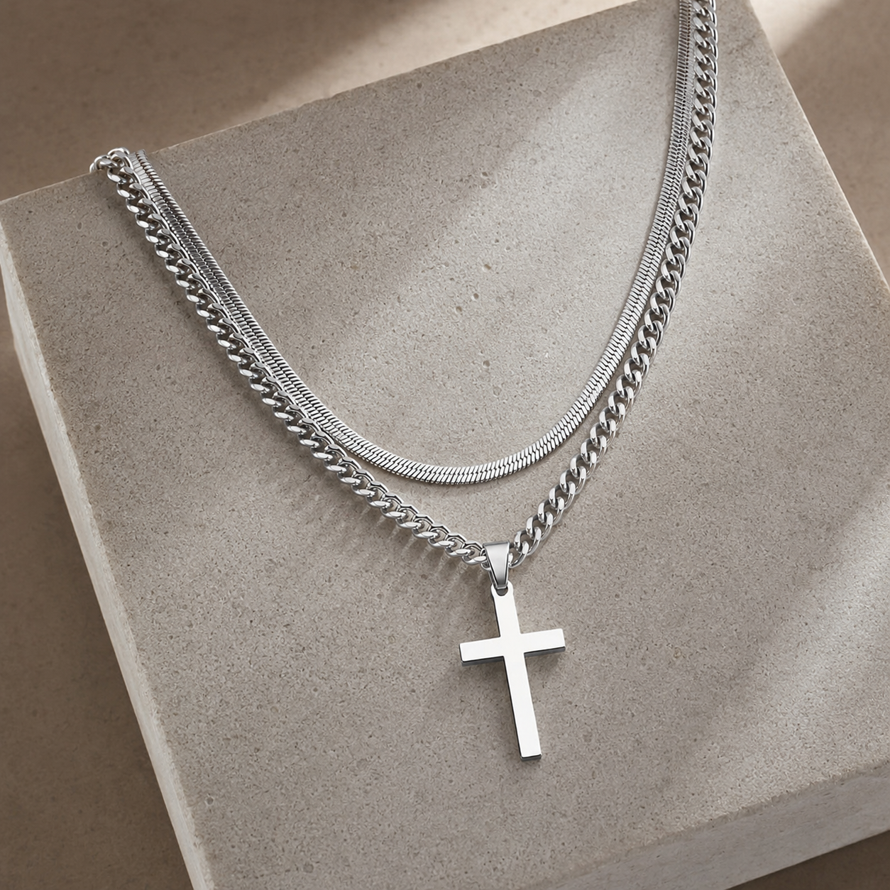 Collar Doble Fortaleza | Cruz de Acero — editorial