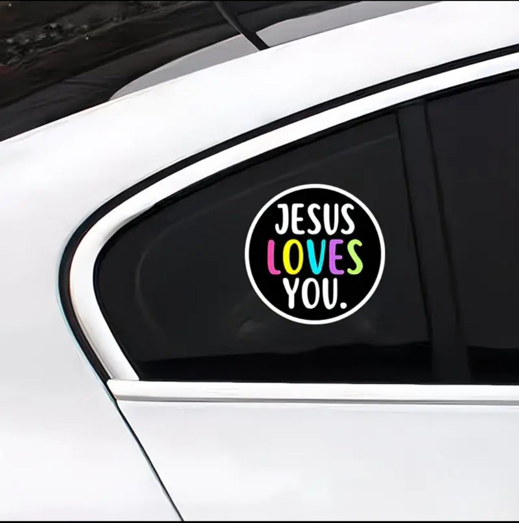 Pegatina Jesus Loves You en ventana de auto