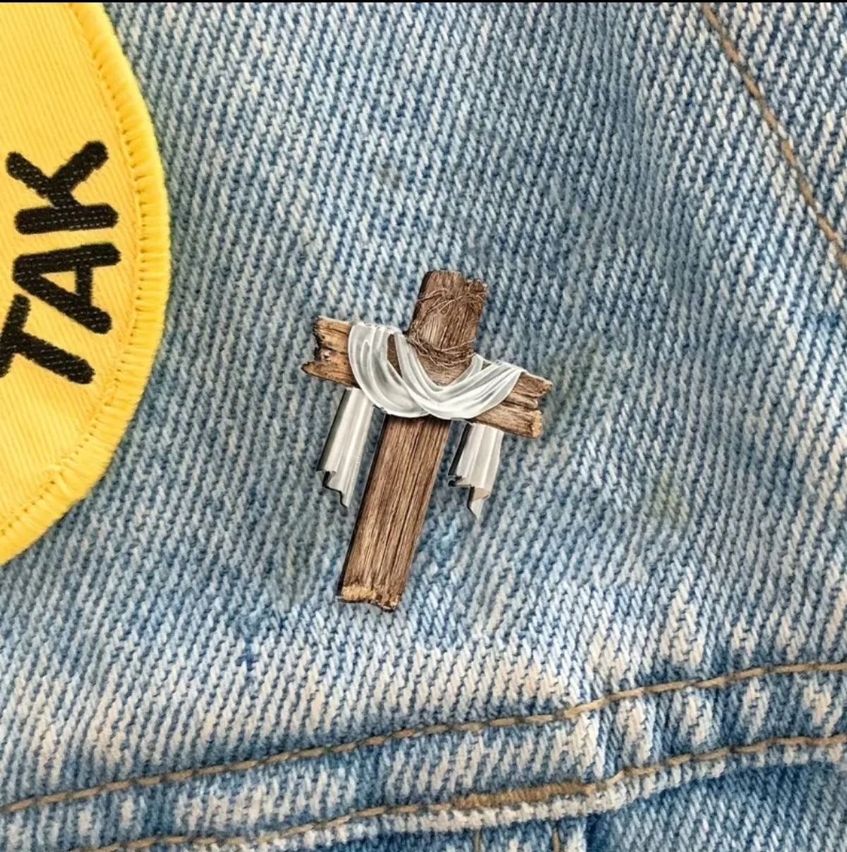 Pin cristiano cruz de la resurrección para ropa y corbata