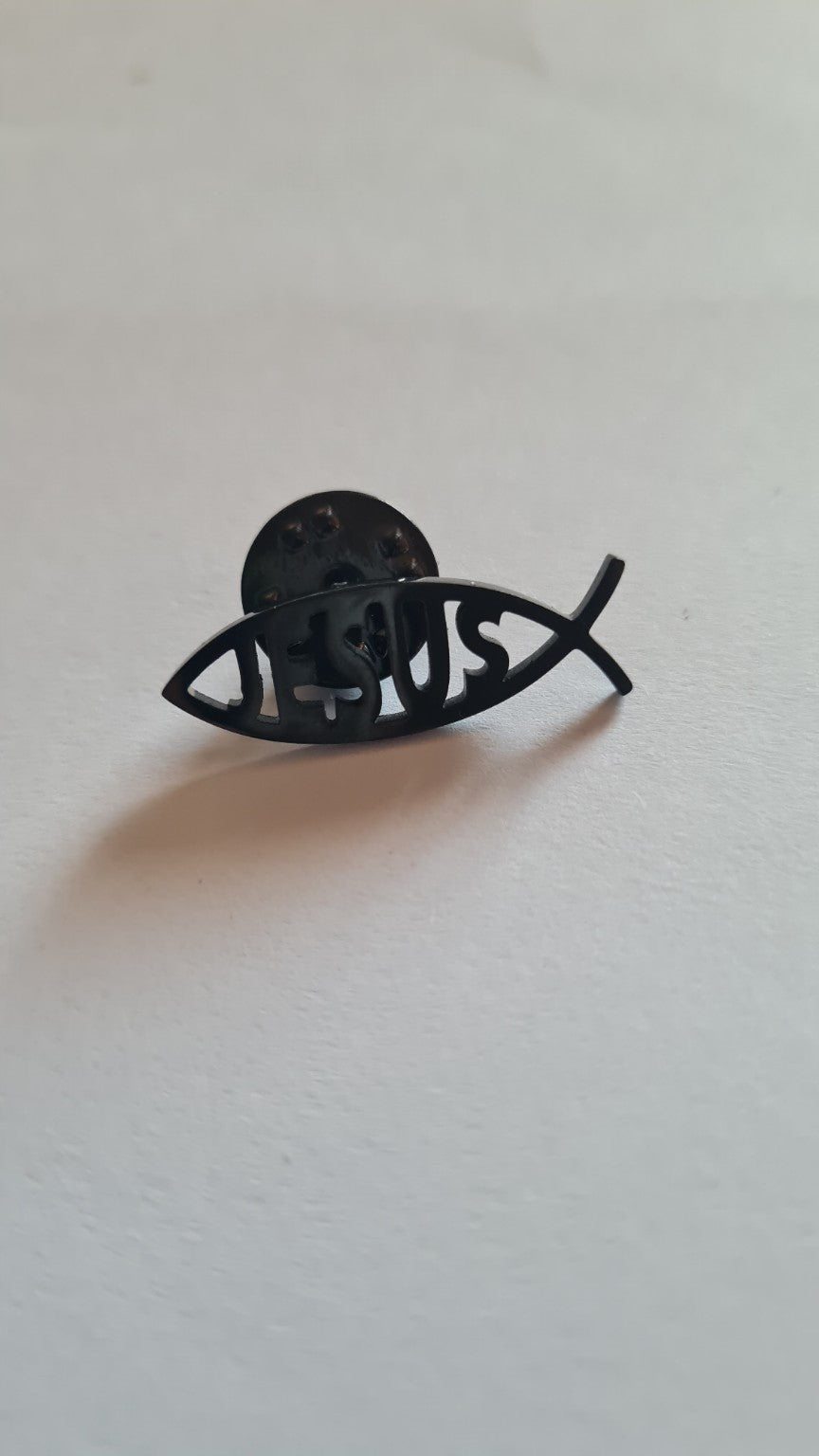 Pin cristiano pez Ichthys Jesús color negro
