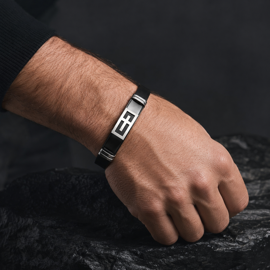 Pulsera Barac puesta en muñeca de hombre