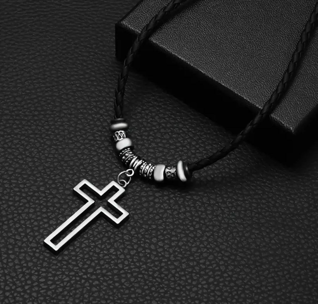 Collar Eleazar | Cuero Negro y Cruz de Acero — Firmeza que se Lleva Puesta ✝️