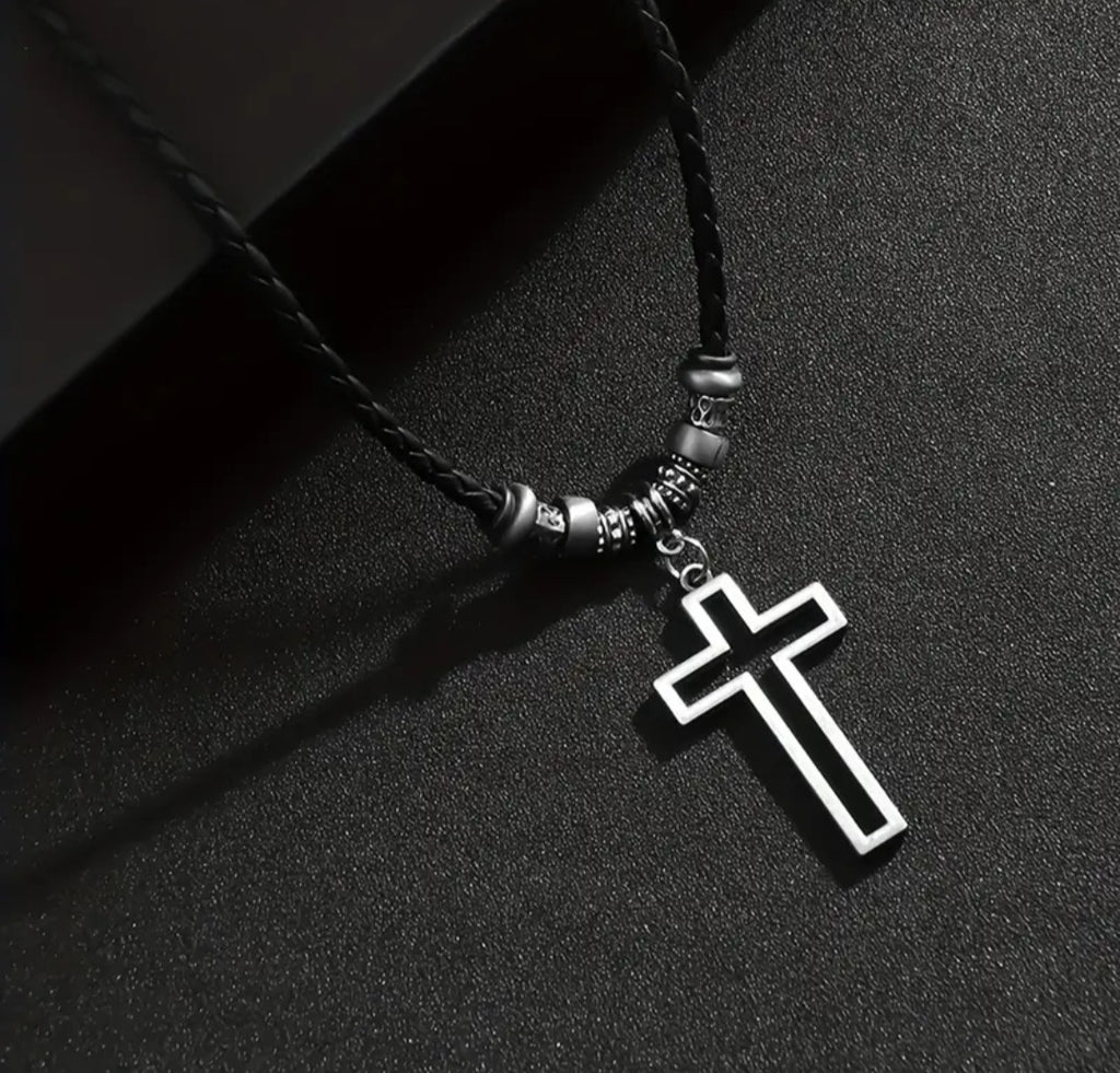 Collar Eleazar | Cuero Negro y Cruz de Acero — Firmeza que se Lleva Puesta ✝️