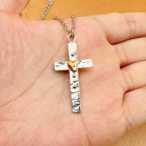 Colgante de Fe y Elegancia