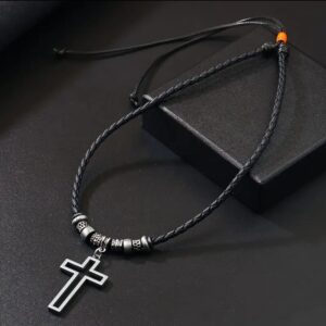 Collar “Cruz Fe Inquebrantable” – Acero Inoxidable & Cuero Negro ✝️